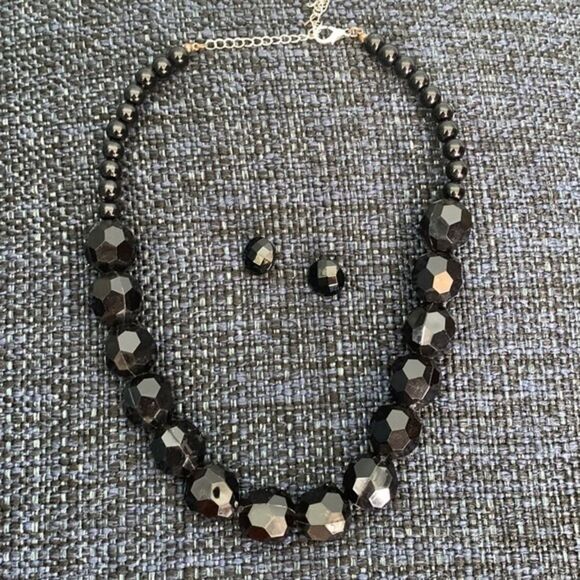 Vintage black faceted bead set - Picture 2 of 8